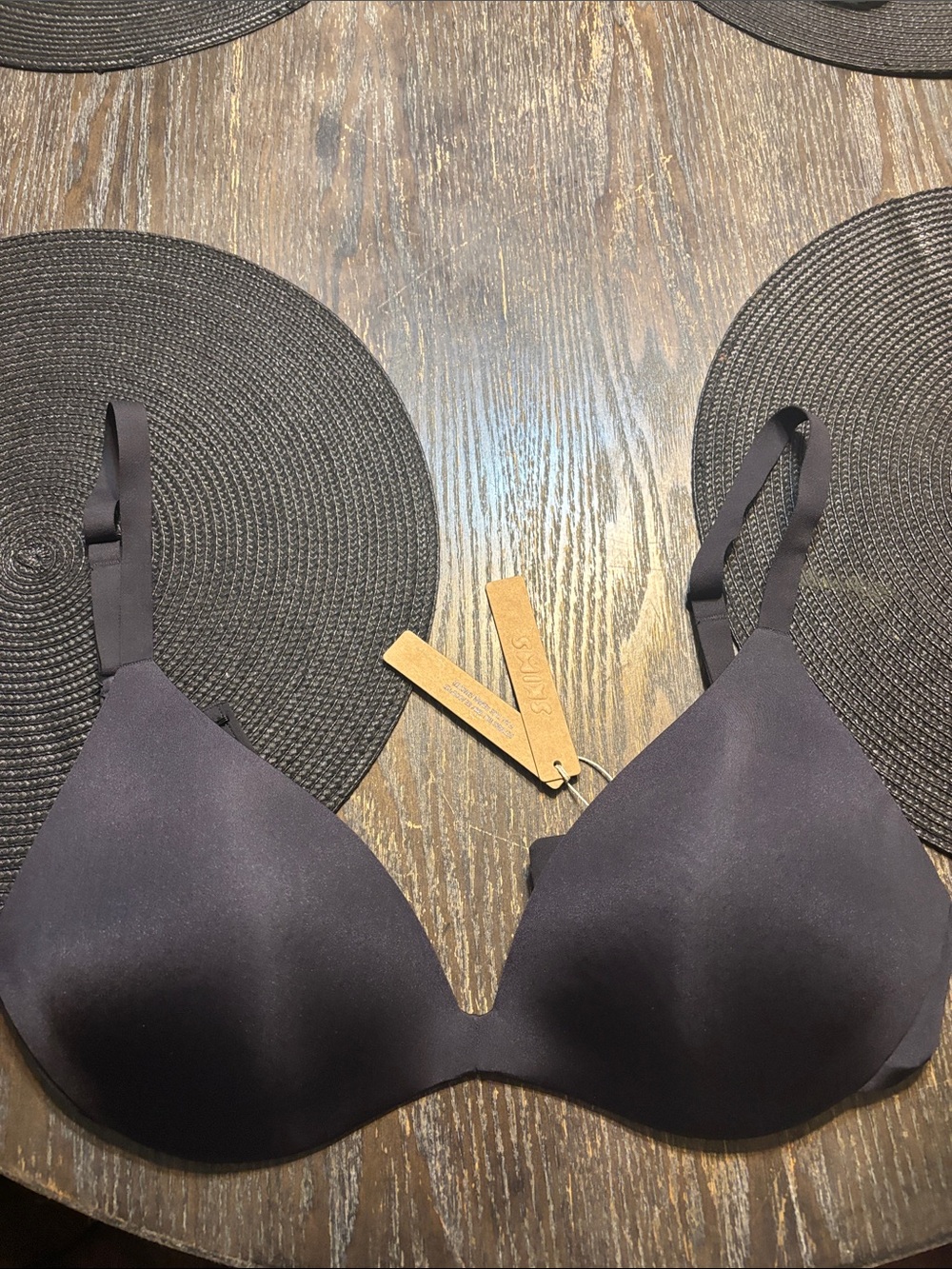 SKIMS Wireless form super push up Bra - 36C onyx NWT